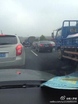 梅州高速路况爆料视频,多段拥堵，出行请注意安全